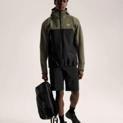 Arc'teryx Men's Beta Jacket Spotlight