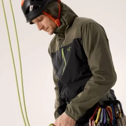 Arc'teryx Men's Squamish Hoody Spotlight