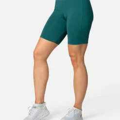 Kari Traa Women's Ava 8 Inch Shorts Peacock
