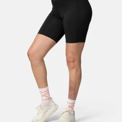 Kari Traa Women's Ava 8 Inch Shorts Black