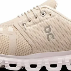 On Women's Cloud 6 Pearl/White