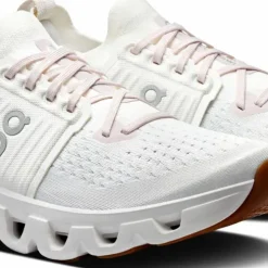 On Women's Cloudswift 4 White/Lily