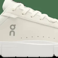 On Women's The Roger Advantage Ivory-ivory