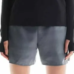 On Women's Trail Shorts Rock