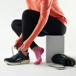 Smartwool Women's Run Low Ankle Socks Zero Cushion Garden Pink
